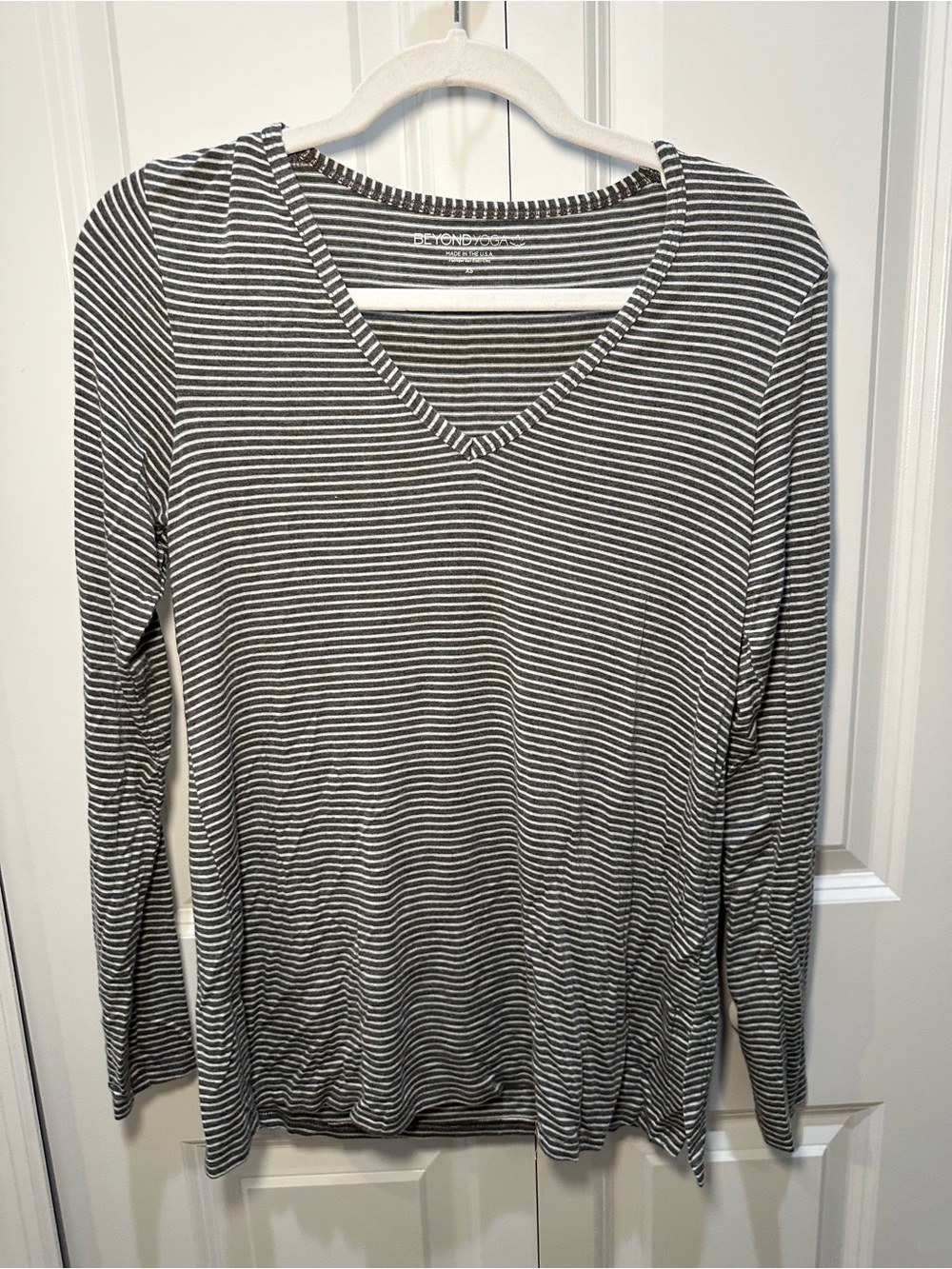 Beyond Yoga Women's Gray & White Striped V-Neck Long Sleeve Modal